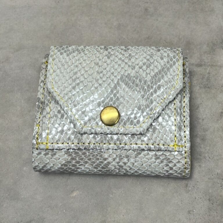三つ折り財布