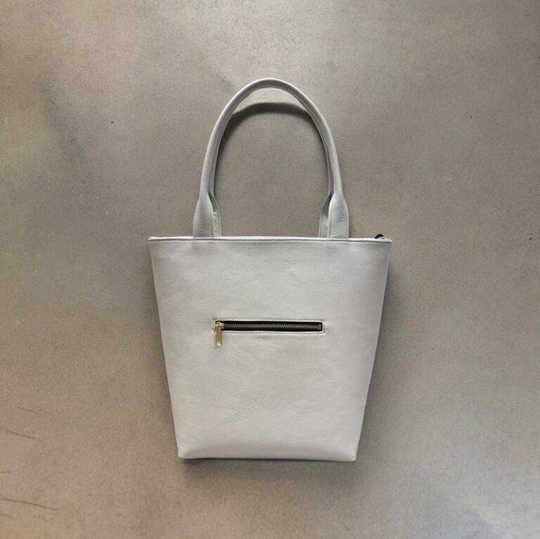 ファスナーはアクセント